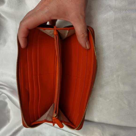 * Beautiful Tangerine Orange MICHAEL KORS LEATHER Wallet Clutch Large In Charge! - Picture 2 of 12